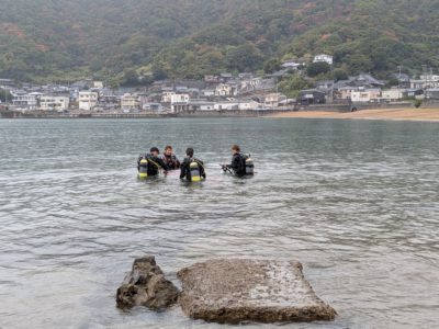 和歌山の白崎の海でドライスーツ講習