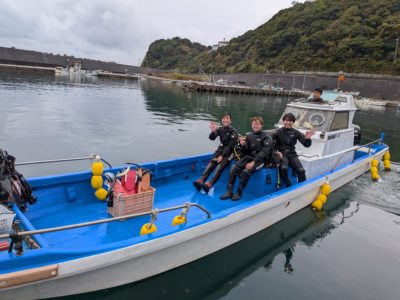 和歌山の白崎の海でドライスーツ講習